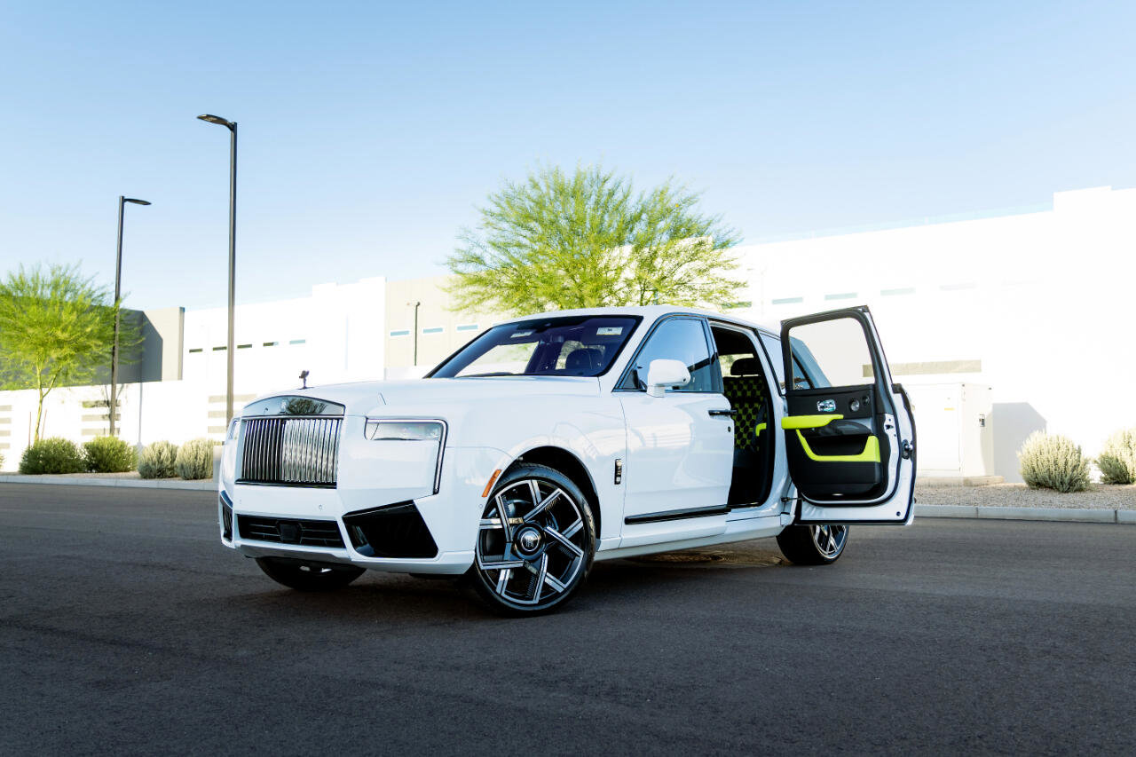 Used 2025 Rolls-Royce Cullinan Black Badge image 8