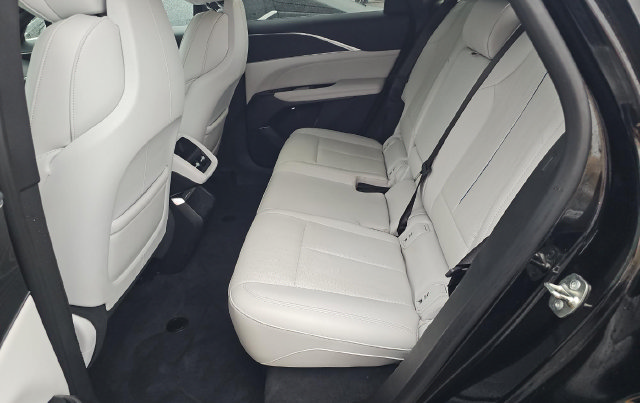 Used 2024 Cadillac Lyriq Luxury AWD/4WD image 10