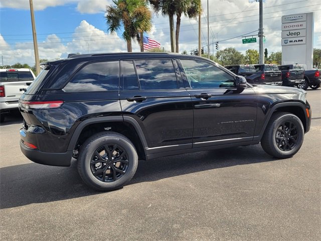 Used 2025 Jeep Grand Cherokee Altitude image 7