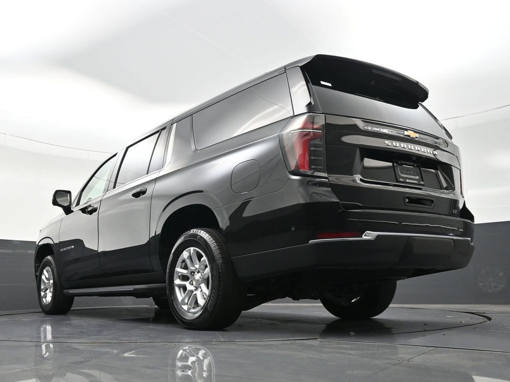 Used 2025 Chevrolet Suburban LT image 30