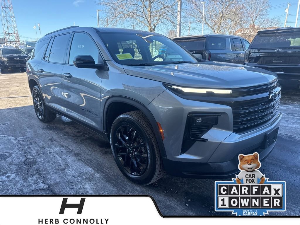 Used 2026 Chevrolet Traverse LT w/ Midnight/Sport Edition image 1