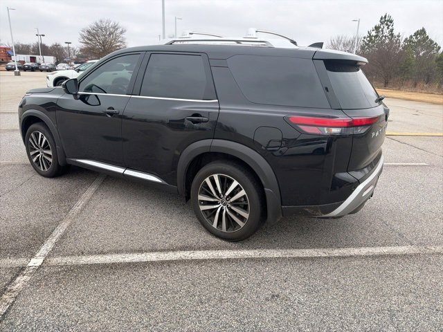 Used 2025 Nissan Pathfinder Platinum image 11