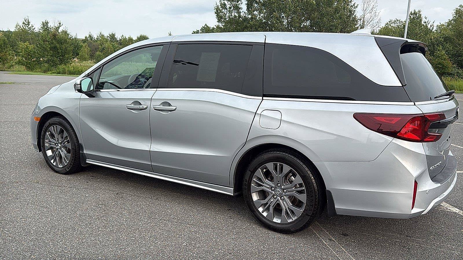 Used 2025 Honda Odyssey Touring image 10