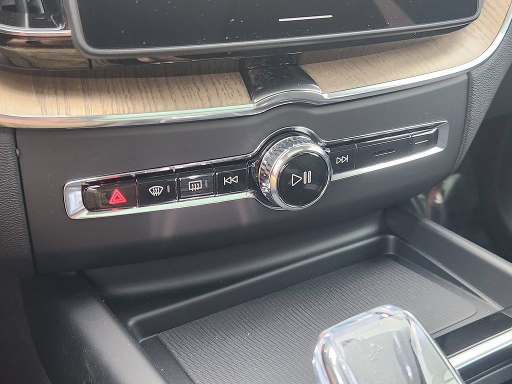 New 2026 Volvo XC60 B5 Core w/ Climate Package AWD/4WD image 25