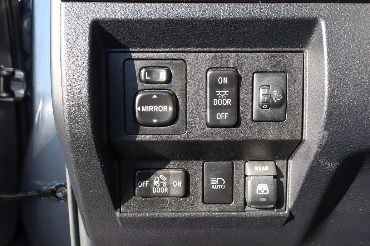 Used 2018 Toyota Tundra Limited image 18