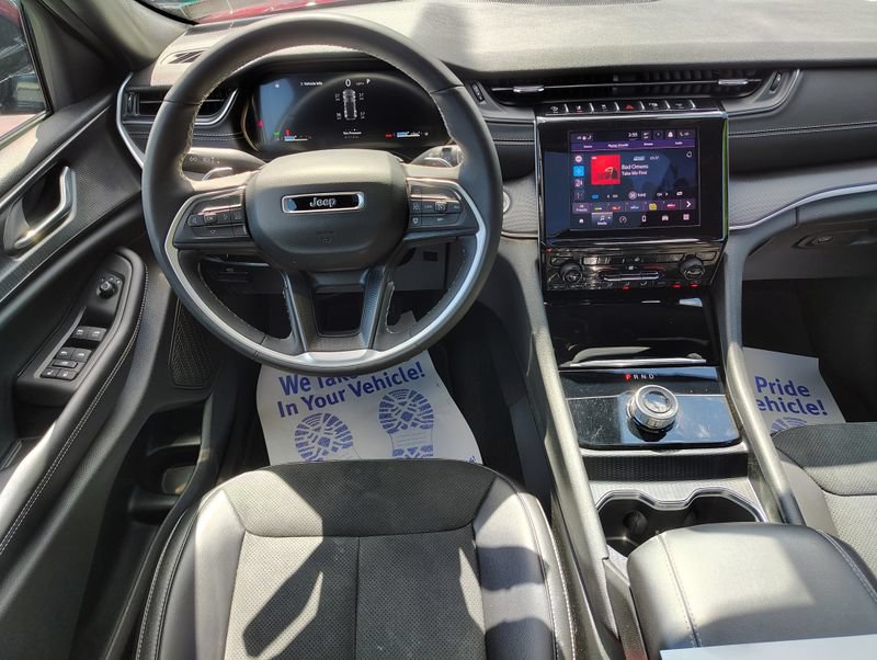 Used 2025 Jeep Grand Cherokee Altitude AWD/4WD image 22