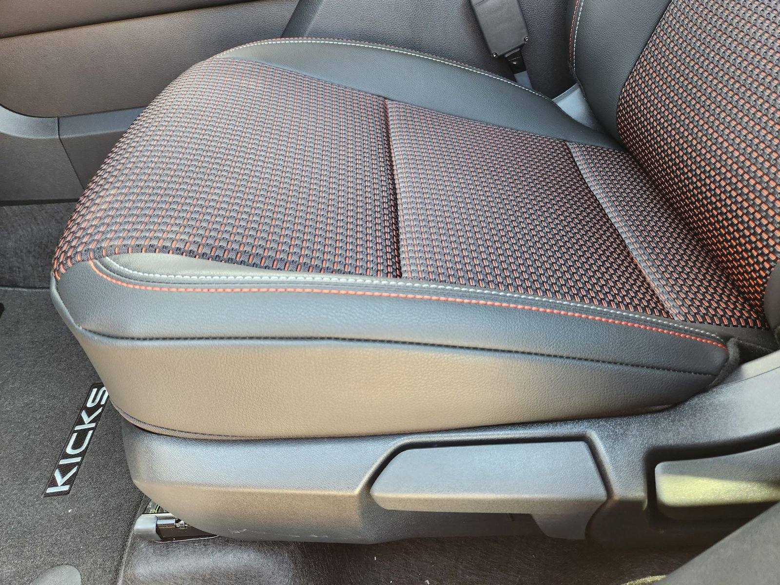 New 2026 Nissan Kicks SR image 20