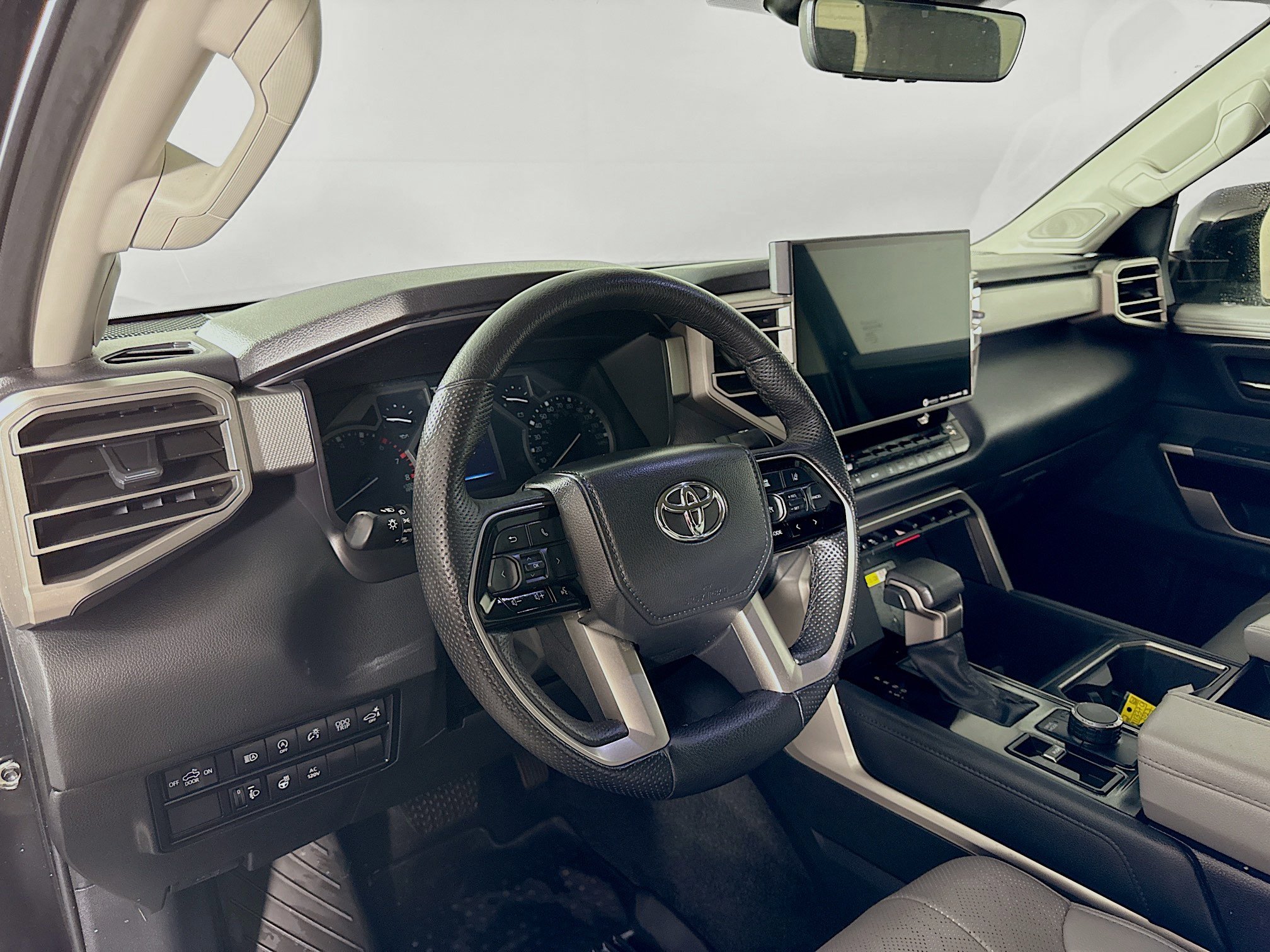 Used 2023 Toyota Tundra Limited w/ Power Package AWD/4WD image 9