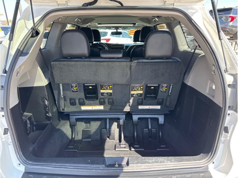 Used 2015 Toyota Sienna SE w/ SE Preferred Package FWD image 20