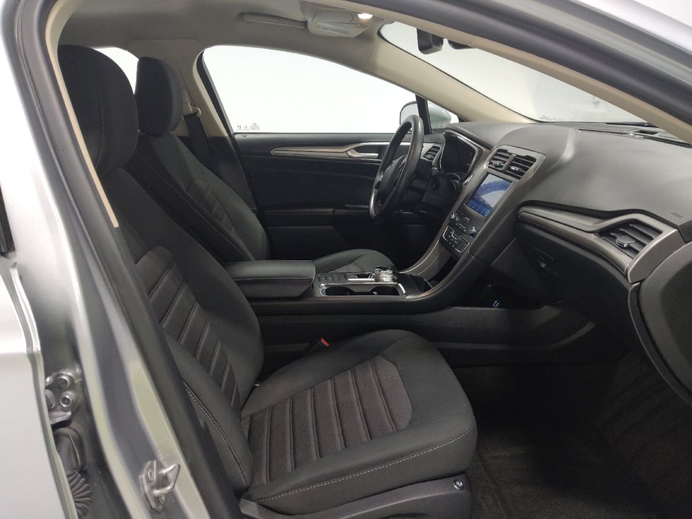 Used 2020 Ford Fusion SE image 21