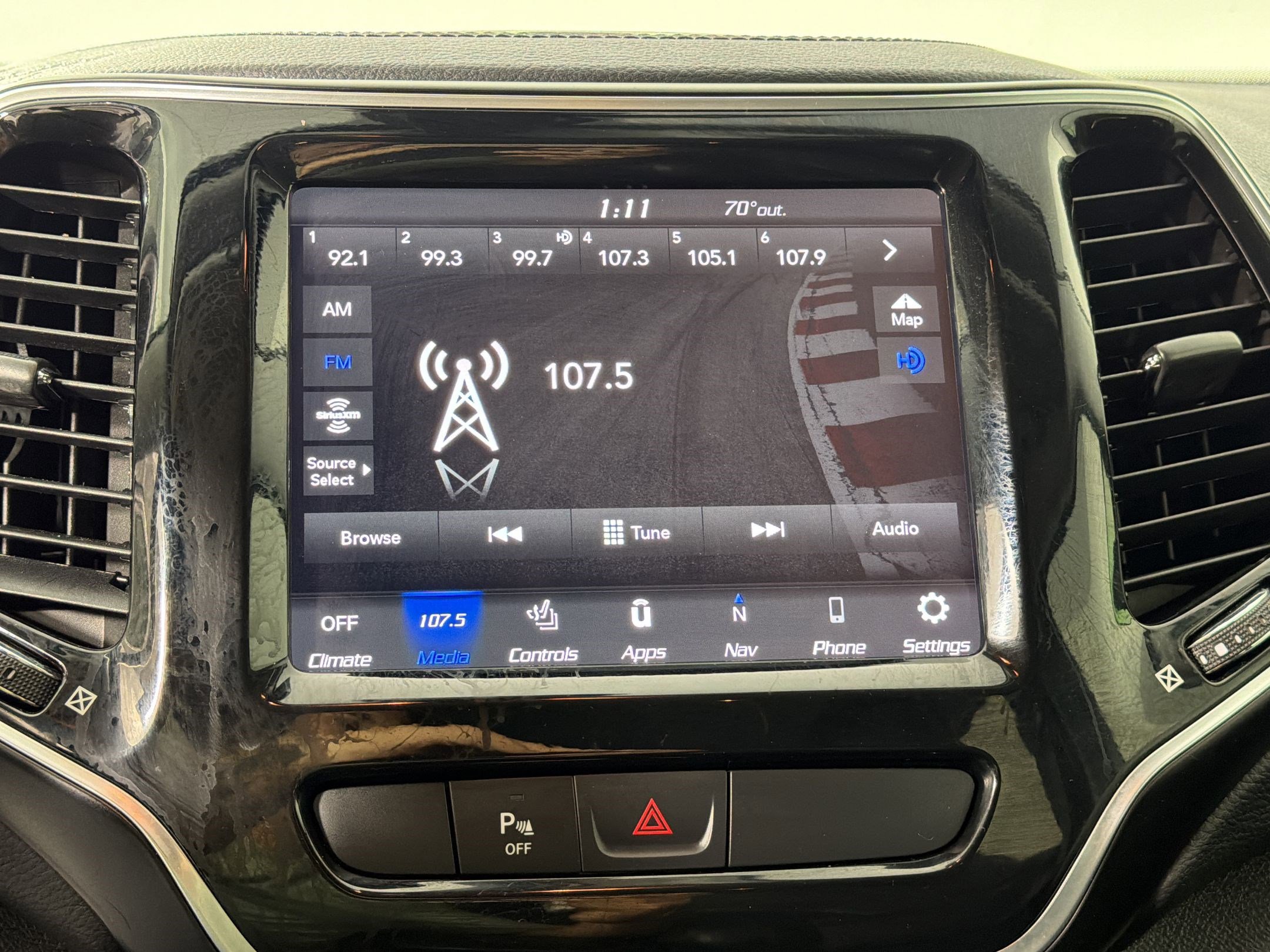 Used 2020 Jeep Cherokee Limited image 23