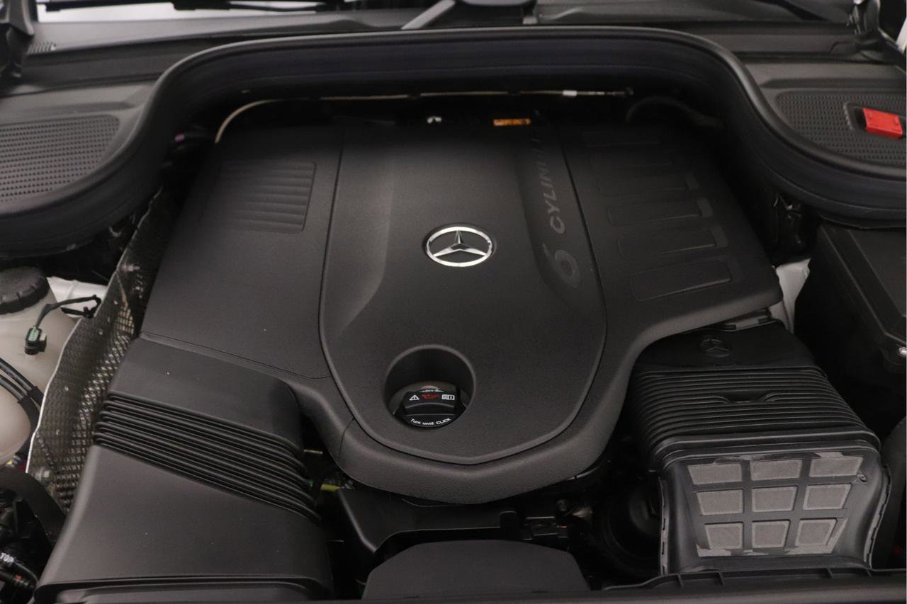 New 2026 Mercedes-Benz GLS 450 4MATIC image 9