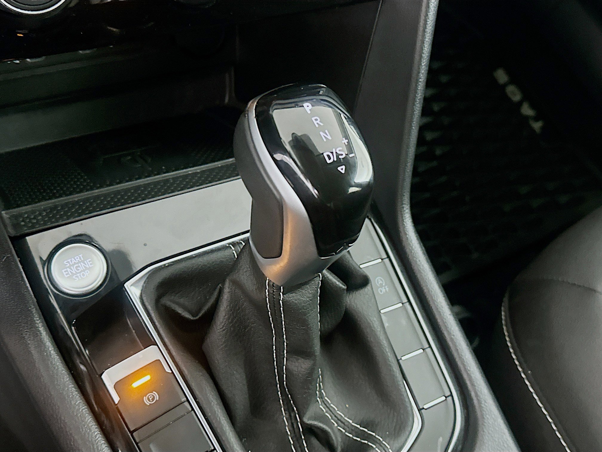 Used 2024 Volkswagen Taos SE w/ Black Wheel Package image 24