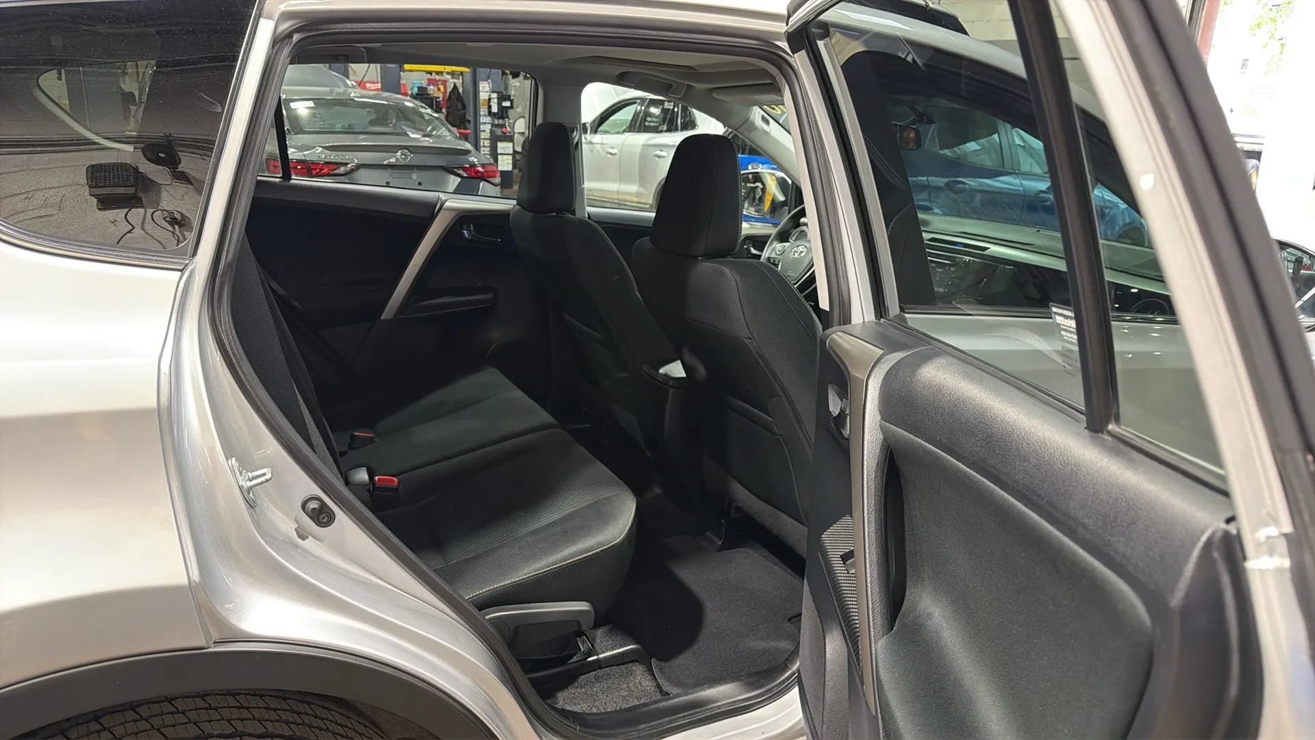 Used 2014 Toyota RAV4 XLE AWD/4WD image 25