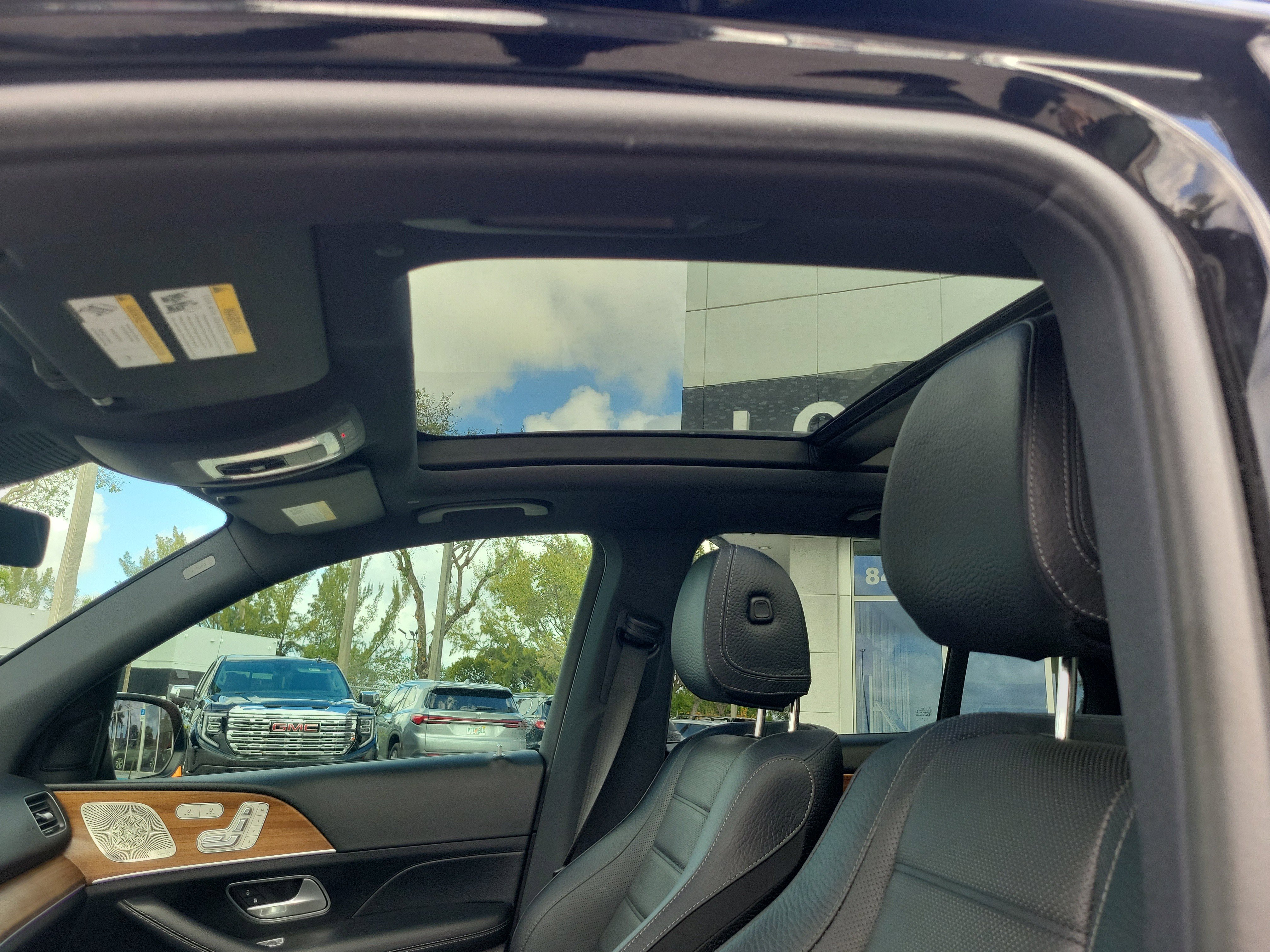 Used 2025 Mercedes-Benz GLE 580 4MATIC image 11