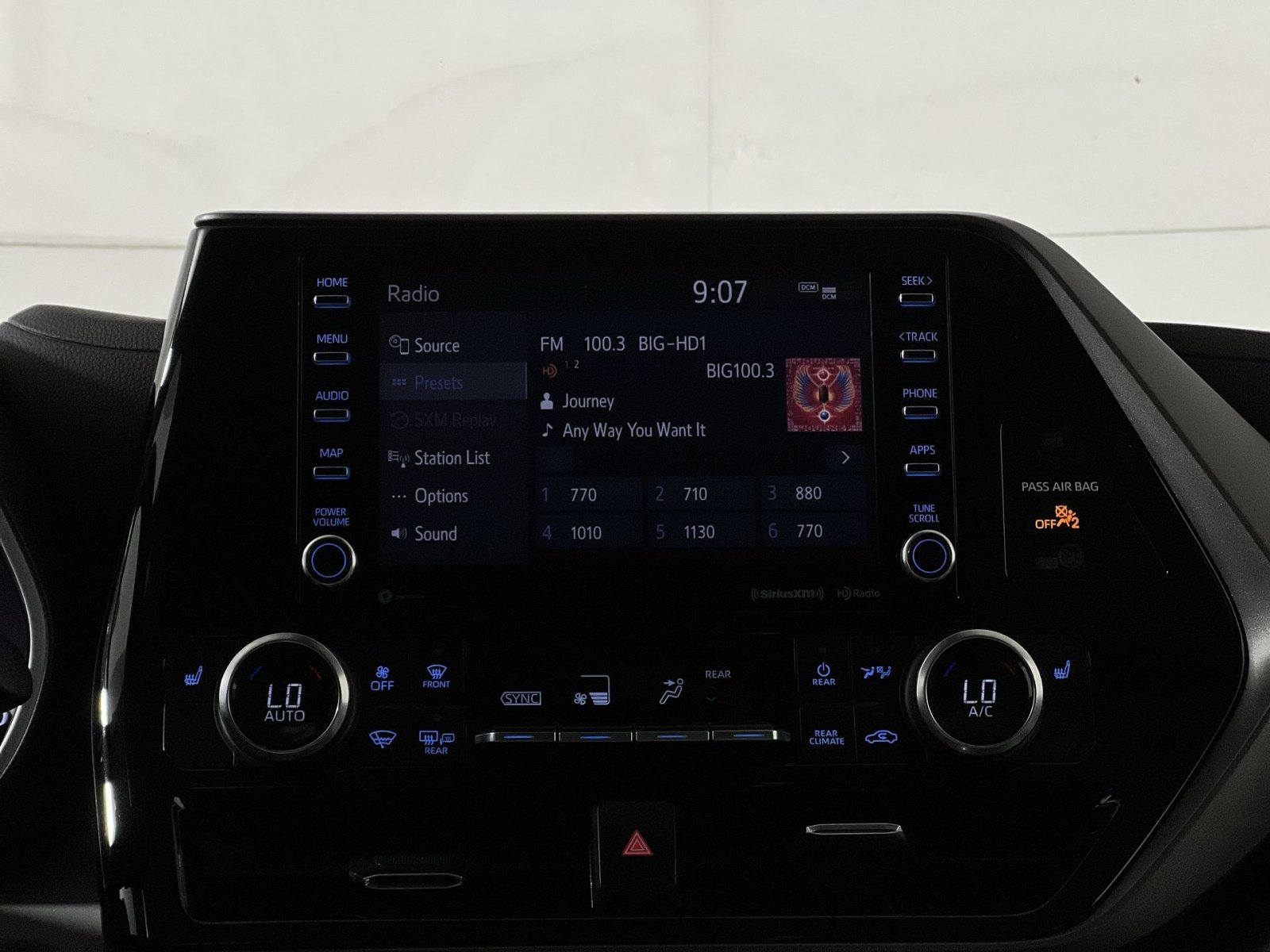 Used 2022 Toyota Highlander XLE AWD/4WD image 18