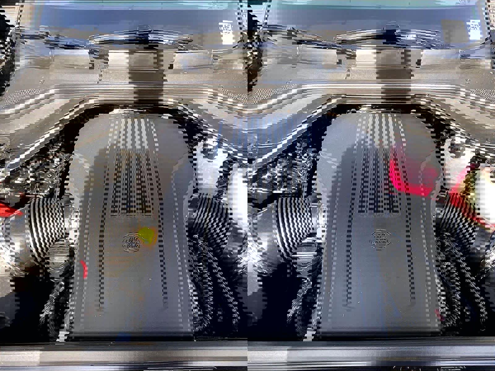 New 2025 Land Rover Range Rover Long Wheelbase SE image 13