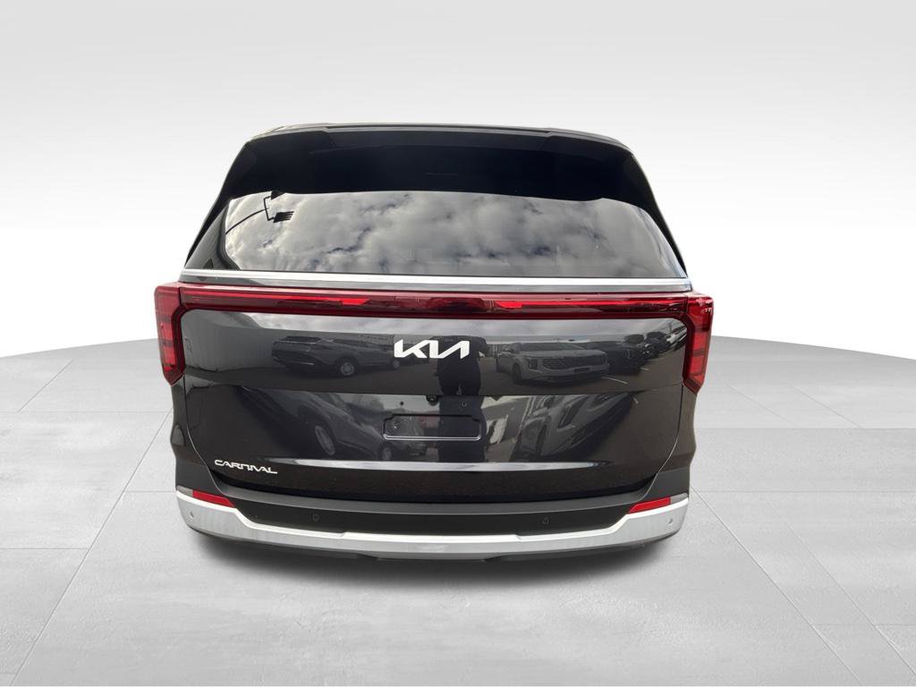 Certified 2026 Kia Carnival EX FWD image 4