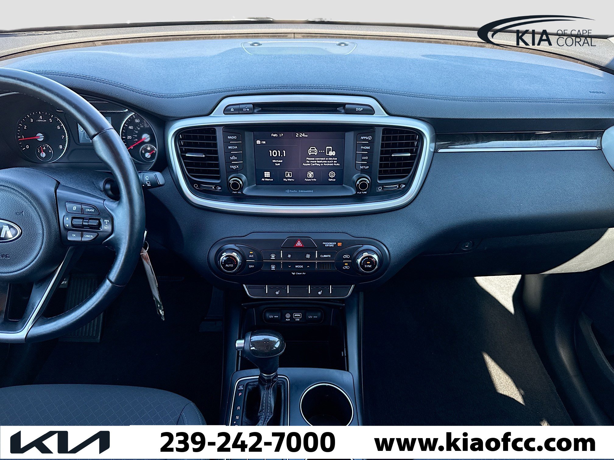 Used 2017 Kia Sorento LX w/ LX Convenience Package image 18