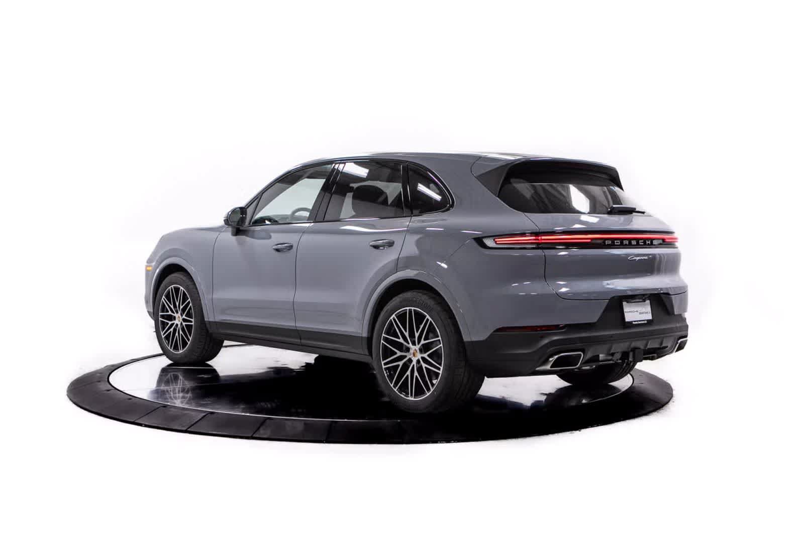 Certified 2026 Porsche Cayenne AWD/4WD image 3