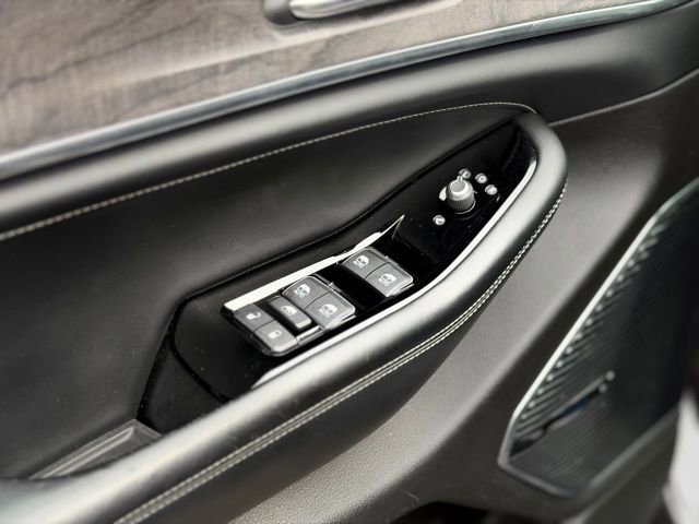 Used 2022 Jeep Grand Cherokee Overland w/ Luxury Tech Group IV image 25