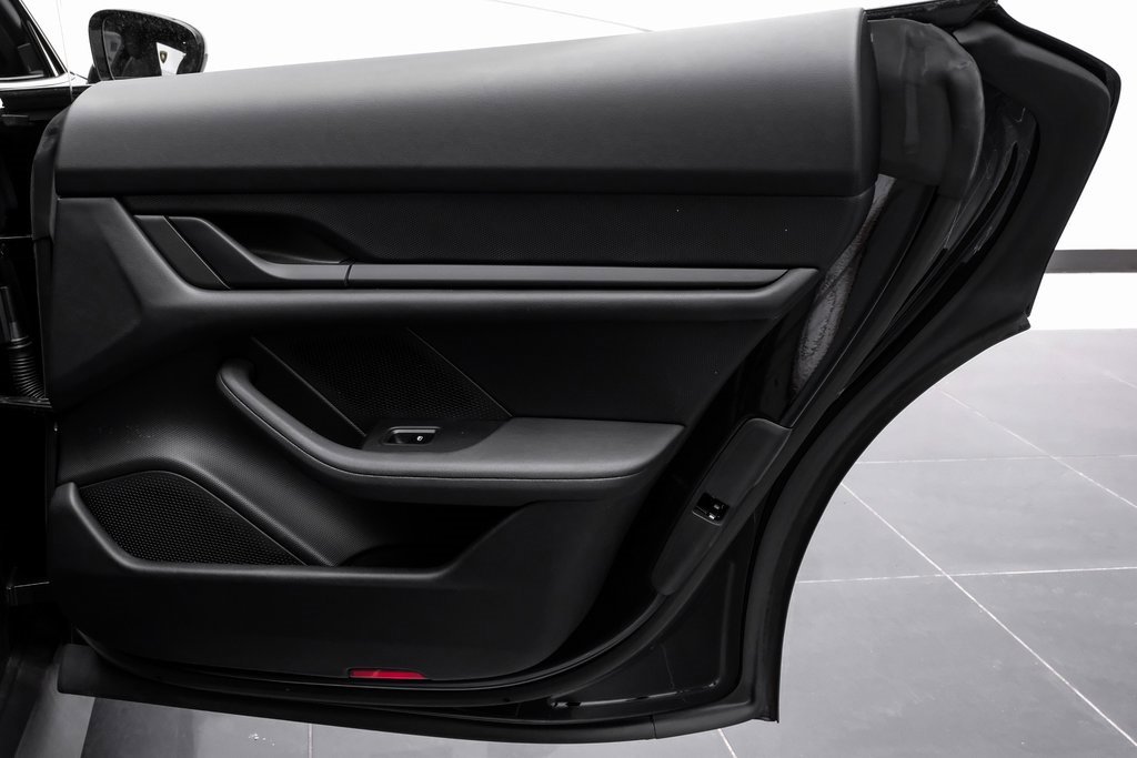 Used 2023 Porsche Taycan w/ Premium Package image 54