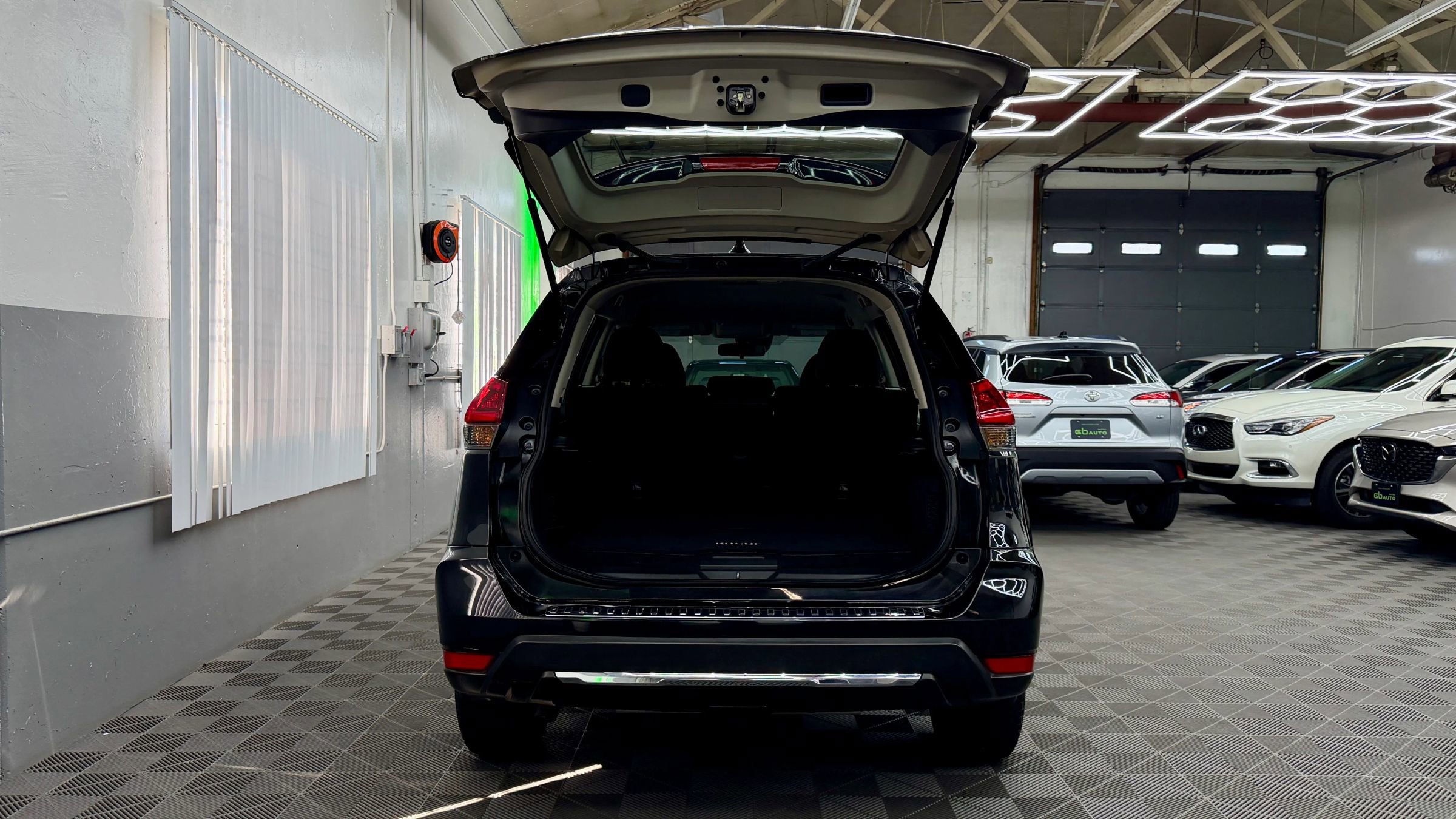 Used 2019 Nissan Rogue S image 13