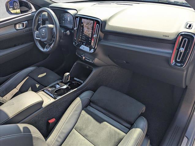 Used 2021 Volvo XC40 T5 R-Design image 23