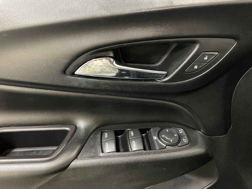 Used 2018 Chevrolet Equinox LT image 22