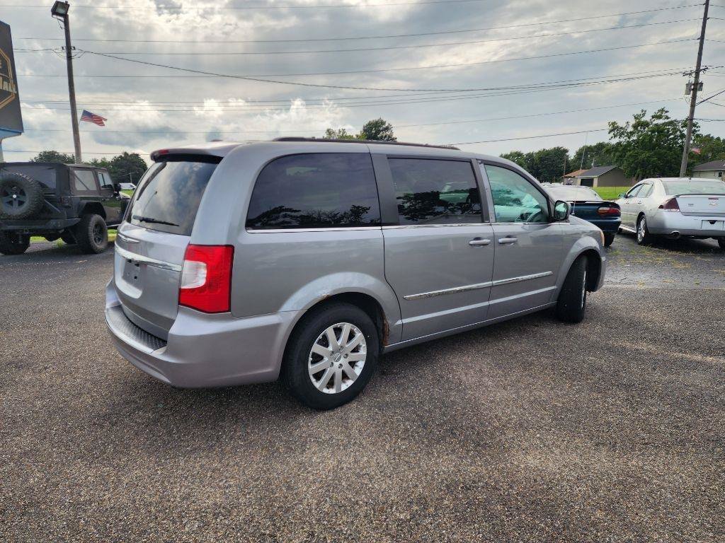 Used 2014 Chrysler Town & Country Touring FWD image 5