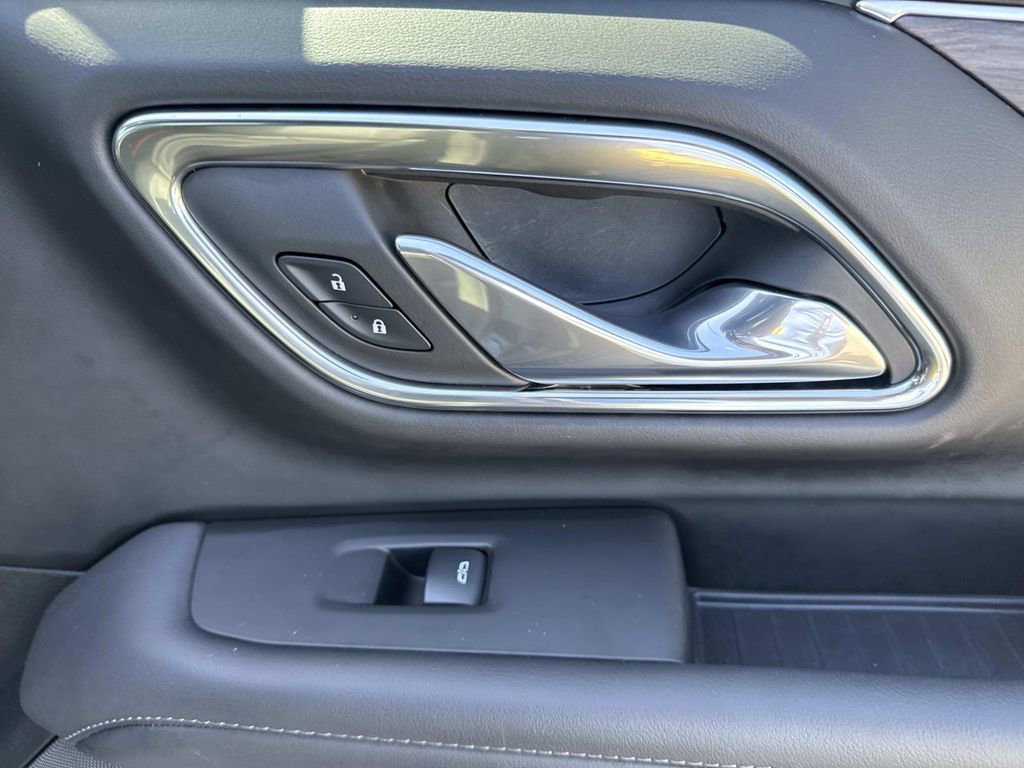 Used 2023 Chevrolet Tahoe Z71 w/ Z71 Off-Road Package image 14