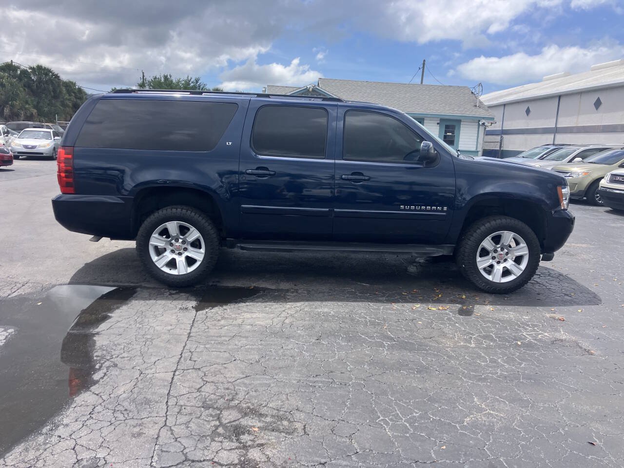 Used 2007 Chevrolet Suburban LT w/ LT Preferred Equipment Group RWD image 12