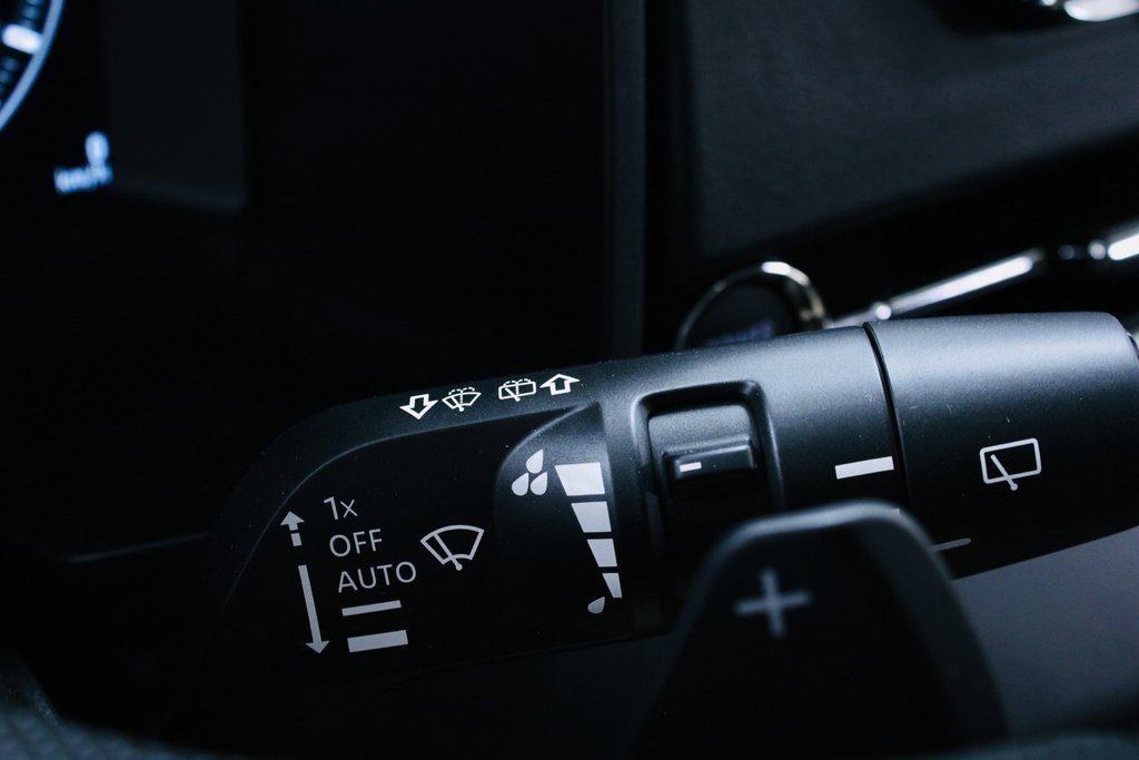 New 2025 Mitsubishi Outlander SE image 11