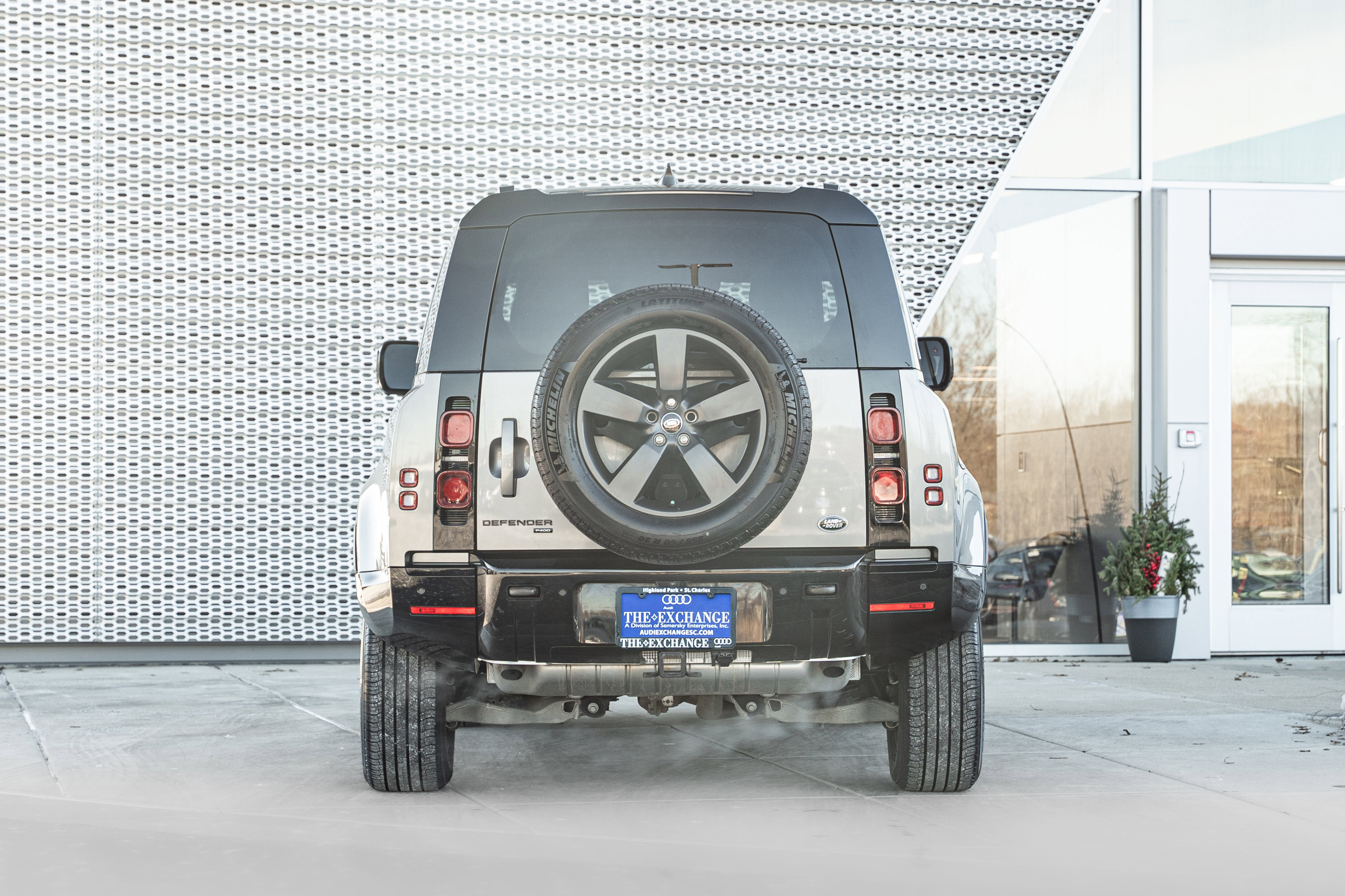 Used 2023 Land Rover Defender 90 X-Dynamic SE image 28