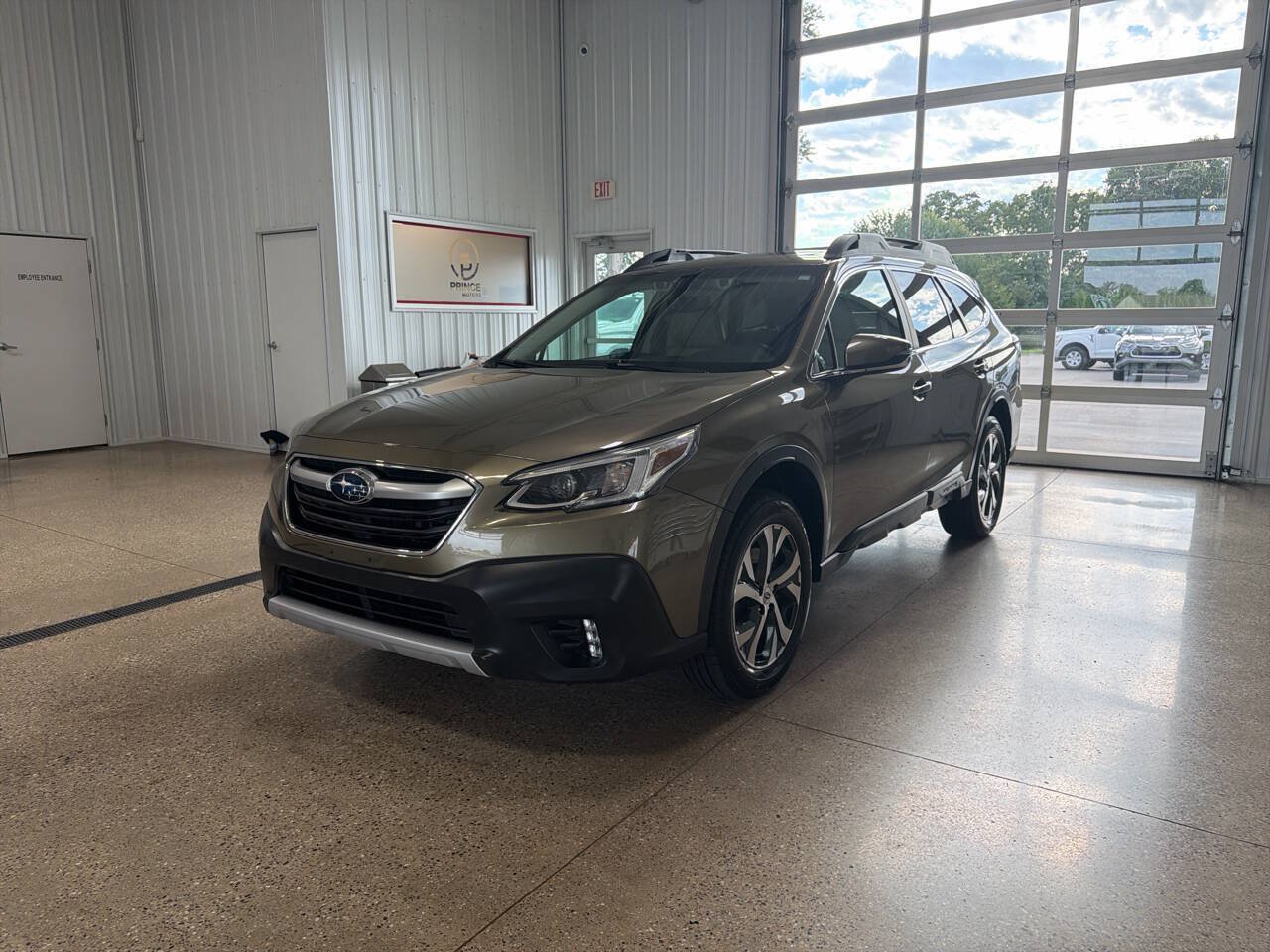 Used 2022 Subaru Outback Limited AWD/4WD image 2