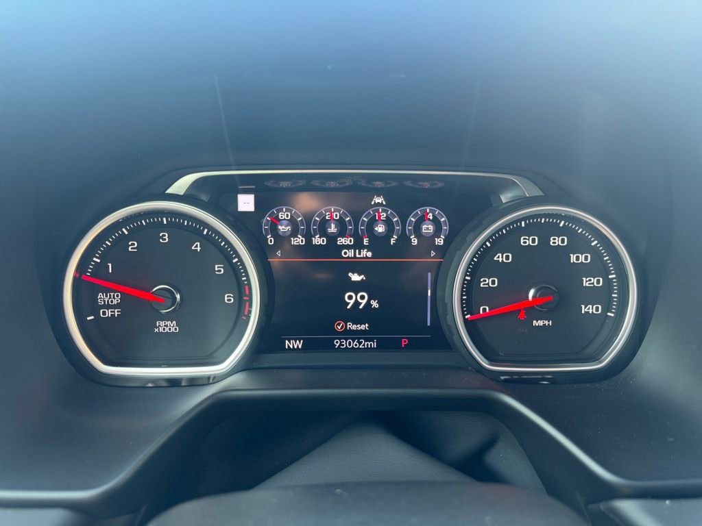 Used 2021 Chevrolet Suburban Premier w/ Premium Package image 17