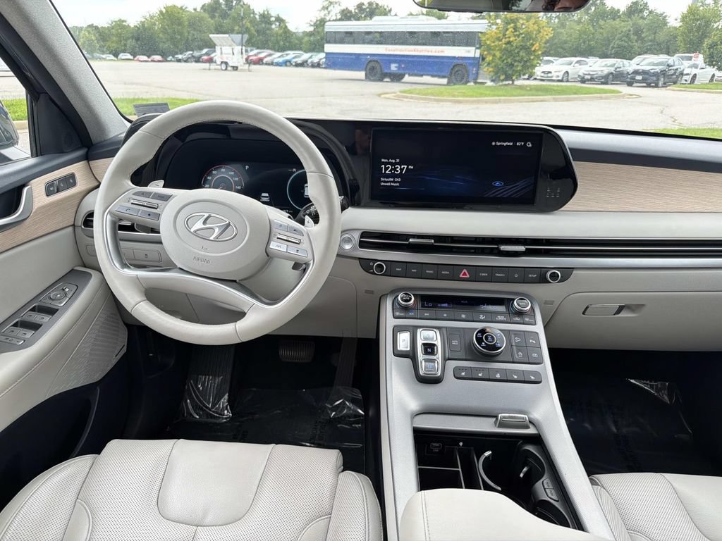 Used 2023 Hyundai Palisade Limited w/ Cargo Package AWD/4WD image 2