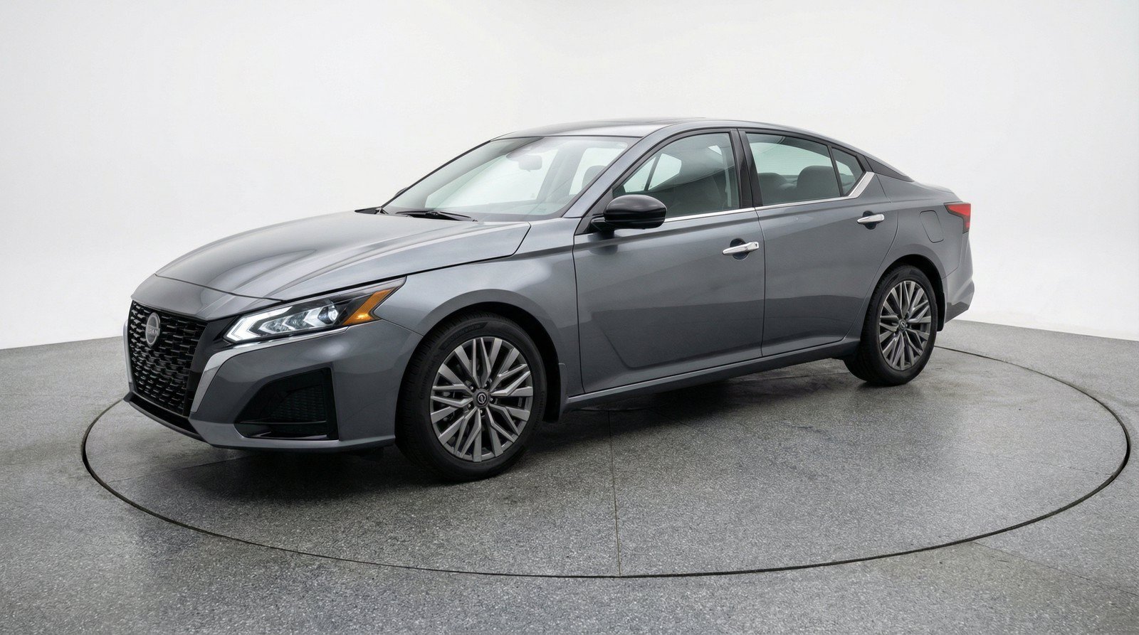 Used 2025 Nissan Altima 2.5 SV FWD image 3