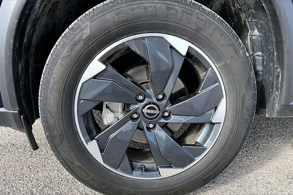 Used 2025 Nissan Rogue SV image 9