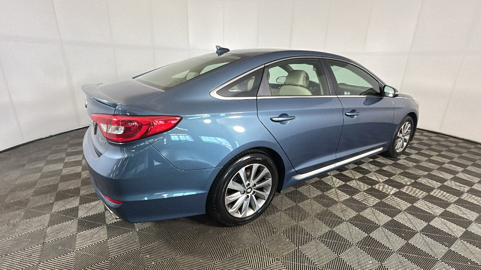 Used 2015 Hyundai Sonata Sport FWD image 3