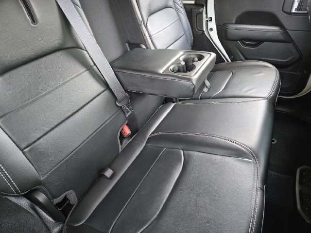 Used 2023 Jeep Wrangler Unlimited Sahara w/ Cold Weather Group AWD/4WD image 30