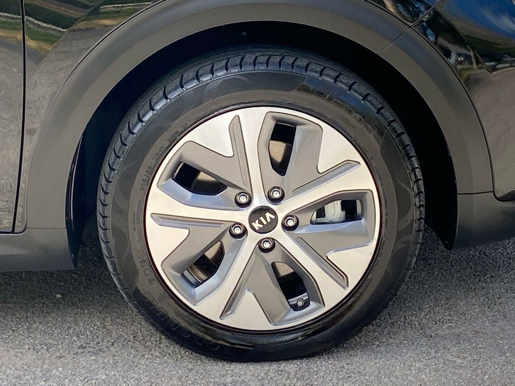 Used 2021 Kia Niro EX Premium w/ Cold Weather Package image 9