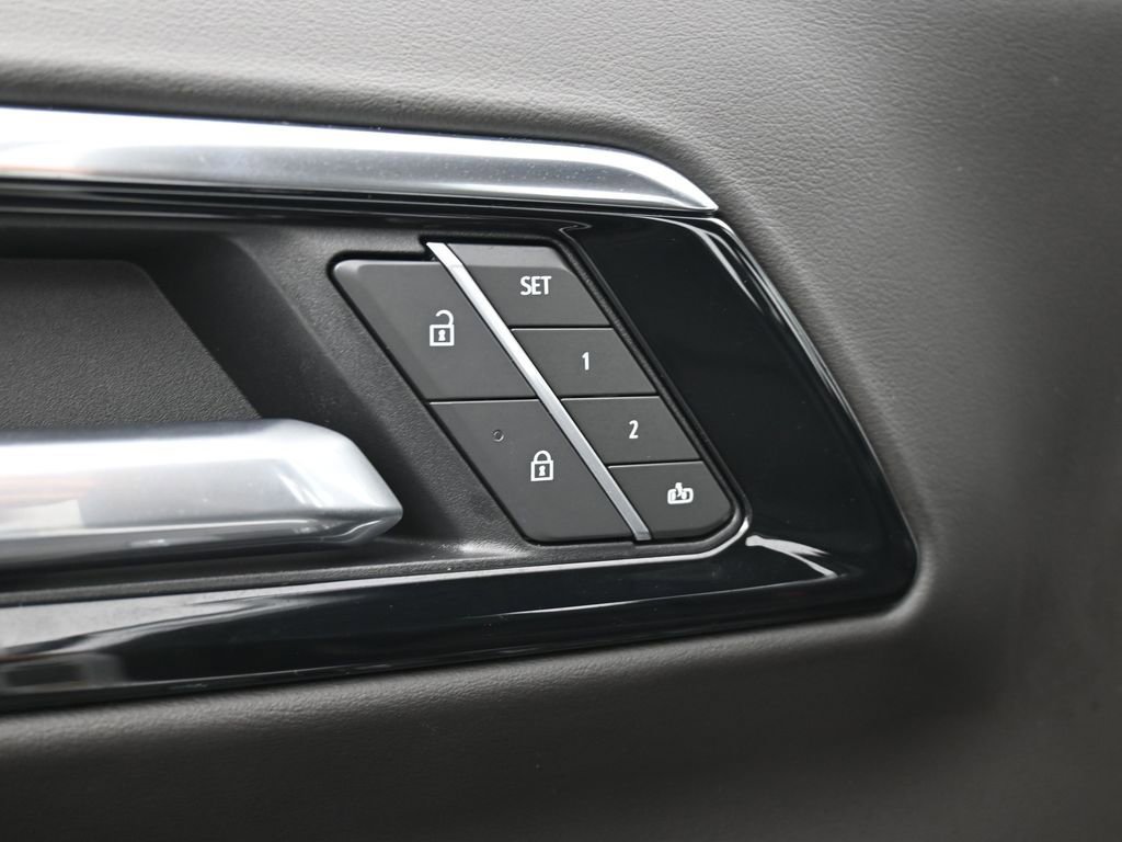 Used 2025 Chevrolet Suburban LT image 17