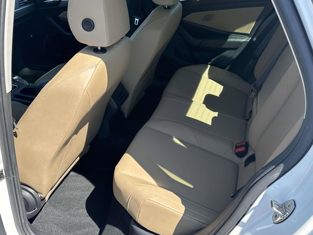 Used 2019 Volkswagen Jetta SE w/ Cold Weather Package image 12