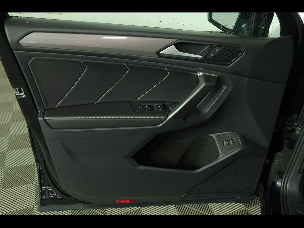Used 2024 Volkswagen Tiguan SE FWD image 19