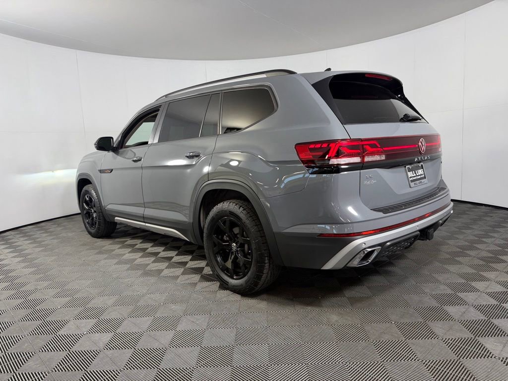 Used 2024 Volkswagen Atlas Peak Edition SE AWD/4WD image 9