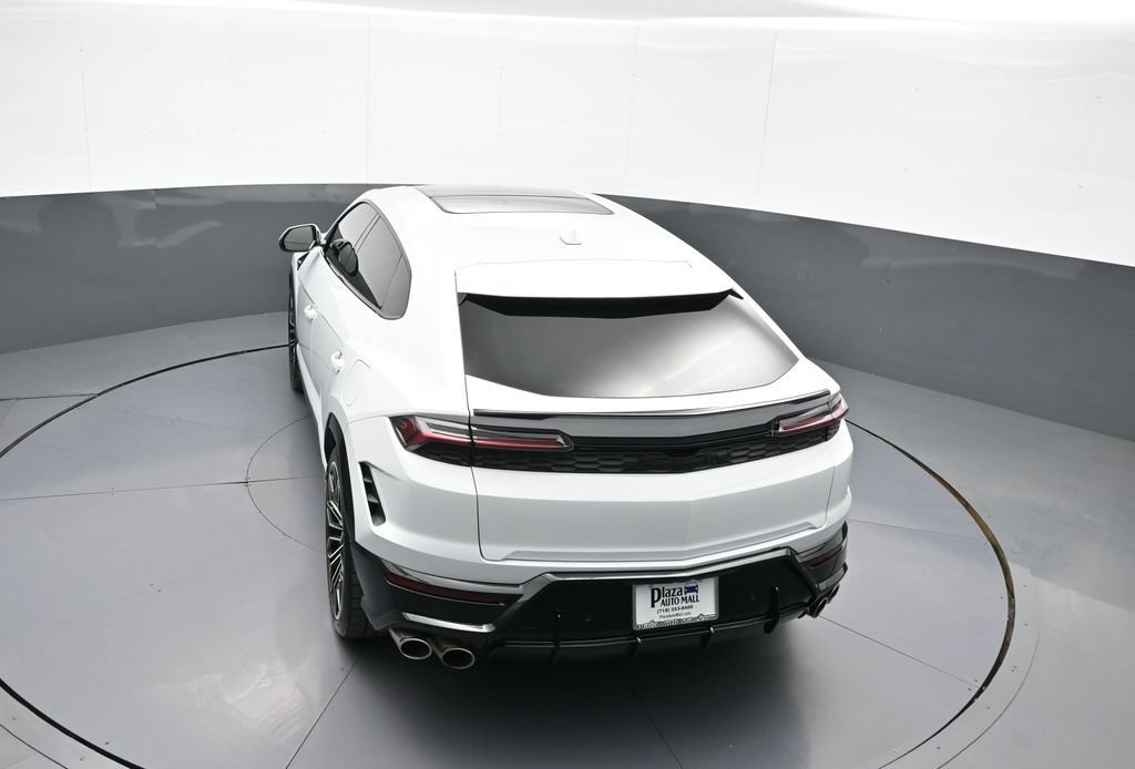 Used 2025 Lamborghini Urus SE AWD/4WD image 46