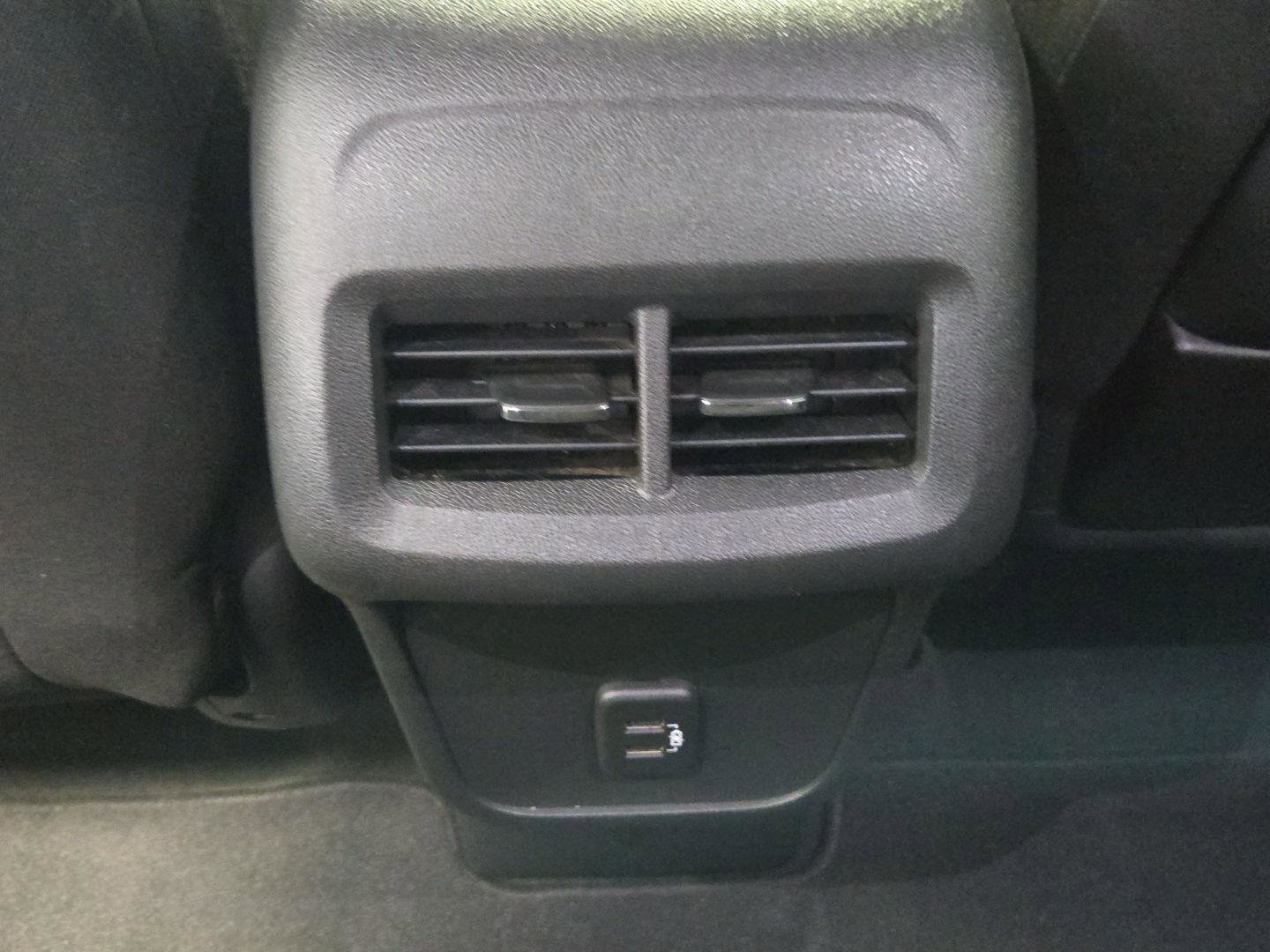 Used 2024 GMC Terrain SLE image 23