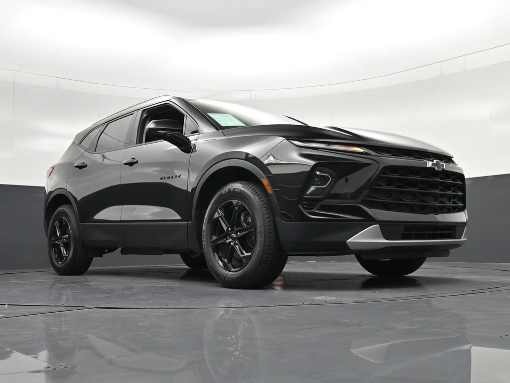 Used 2024 Chevrolet Blazer LT w/ Midnight/Sport Edition FWD image 28