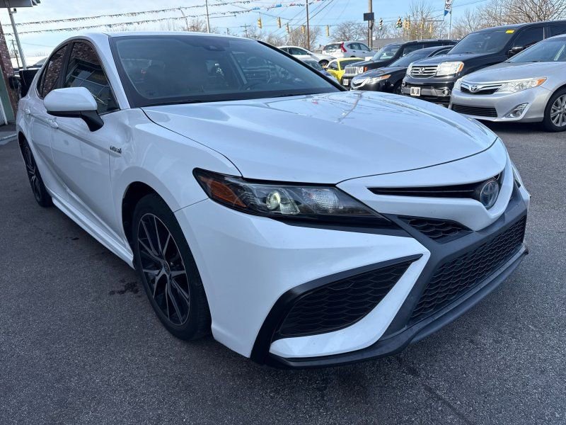 Used 2021 Toyota Camry SE FWD image 3